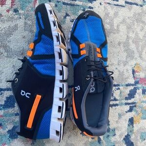On cloud blue and Orange men’s size 9